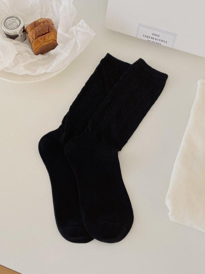 Трендовые весенне-осенние ажурные гольфы до середины икры - Ретро стиль, стройнящие, однотонные. One Size чёрный
Трендовые весенне-осенние ажурные гольфы до середины икры - Ретро стиль, стройнящие, однотонные. One Size чёрный