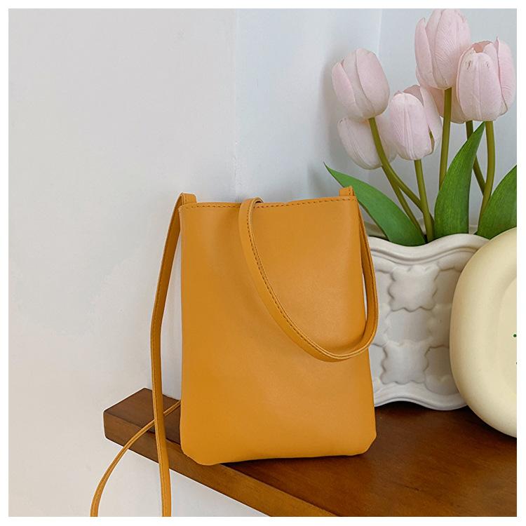 Korean Literary Small Shoulder Bag Casual Retro Solid Color Vertical Mobile Phone Bag Simple Soft Leather Shoulder Bag Wholesale жовтий
Korean Literary Small Shoulder Bag Casual Retro Solid Color Vertical Mobile Phone Bag Simple Soft Leather Shoulder Bag Wholesale жовтий