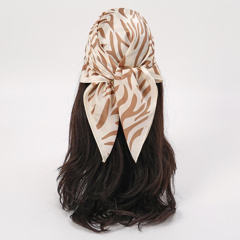 70*70cm Women s Silk Scarf Luxury Headscarf Horse Neck Ties Luxury Leopard Handerchief Female Summer Hijab Bufanda Bag Ribbions 70X70CM
70*70cm Women s Silk Scarf Luxury Headscarf Horse Neck Ties Luxury Leopard Handerchief Female Summer Hijab Bufanda Bag Ribbions 70X70CM