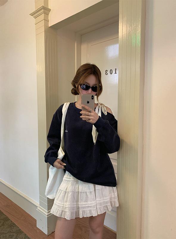 Plus Size Off-Shoulder Bow Hoodie with Short Skirt Set L (recommended for 100-120 jin)
Plus Size Off-Shoulder Bow Hoodie with Short Skirt Set L (recommended for 100-120 jin)