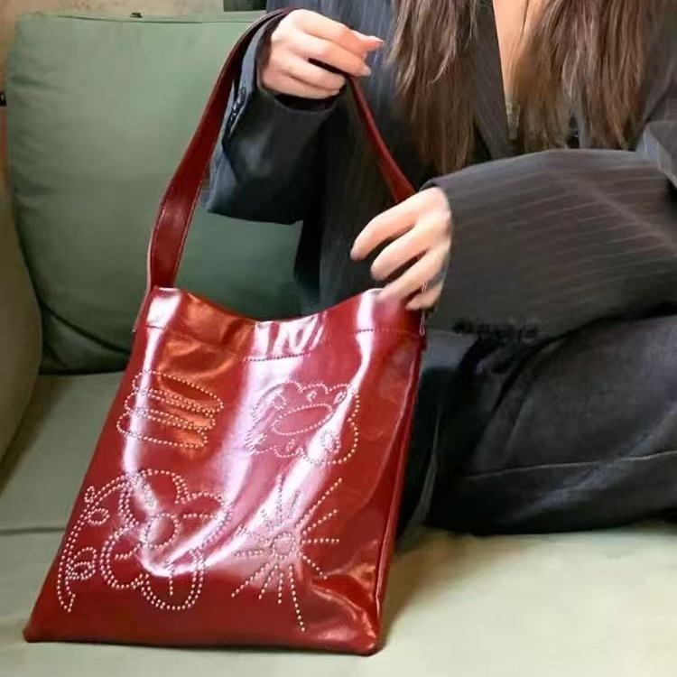 Korean Trendy Retro Print Handbag Women Red Leather Large Capacity Underarm Bag Ladies Fashion Casual Bucket Shoulder Bags 2025 27x26cm красный
Korean Trendy Retro Print Handbag Women Red Leather Large Capacity Underarm Bag Ladies Fashion Casual Bucket Shoulder Bags 2025 27x26cm красный