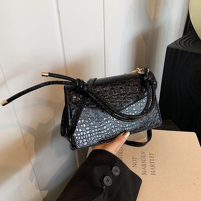 Простая ретро сумка через плечо, модная сумка в иностранном стиле, женская 2024 лето, новая повседневная сумка-мессенджер, маленькая квадратная сумка, женская сумка чёрный
Простая ретро сумка через плечо, модная сумка в иностранном стиле, женская 2024 лето, новая повседневная сумка-мессенджер, маленькая квадратная сумка, женская сумка чёрный