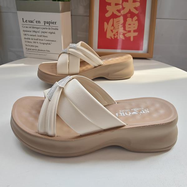 Модная обувь Женская 2025 Блестящие шлепанцы Средние тапочки Плоская платформа Желейная Летняя Хрустальная обувь Женская 2025 Домашние тапочки Платформа Блеск 35