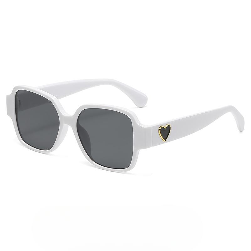 Neutral Black Framed Sunglasses Love Style Large Frame Transparent/gray Eyeglass Lenses Outdoor Sunscreen Women s Glasses
Neutral Black Framed Sunglasses Love Style Large Frame Transparent/gray Eyeglass Lenses Outdoor Sunscreen Women s Glasses