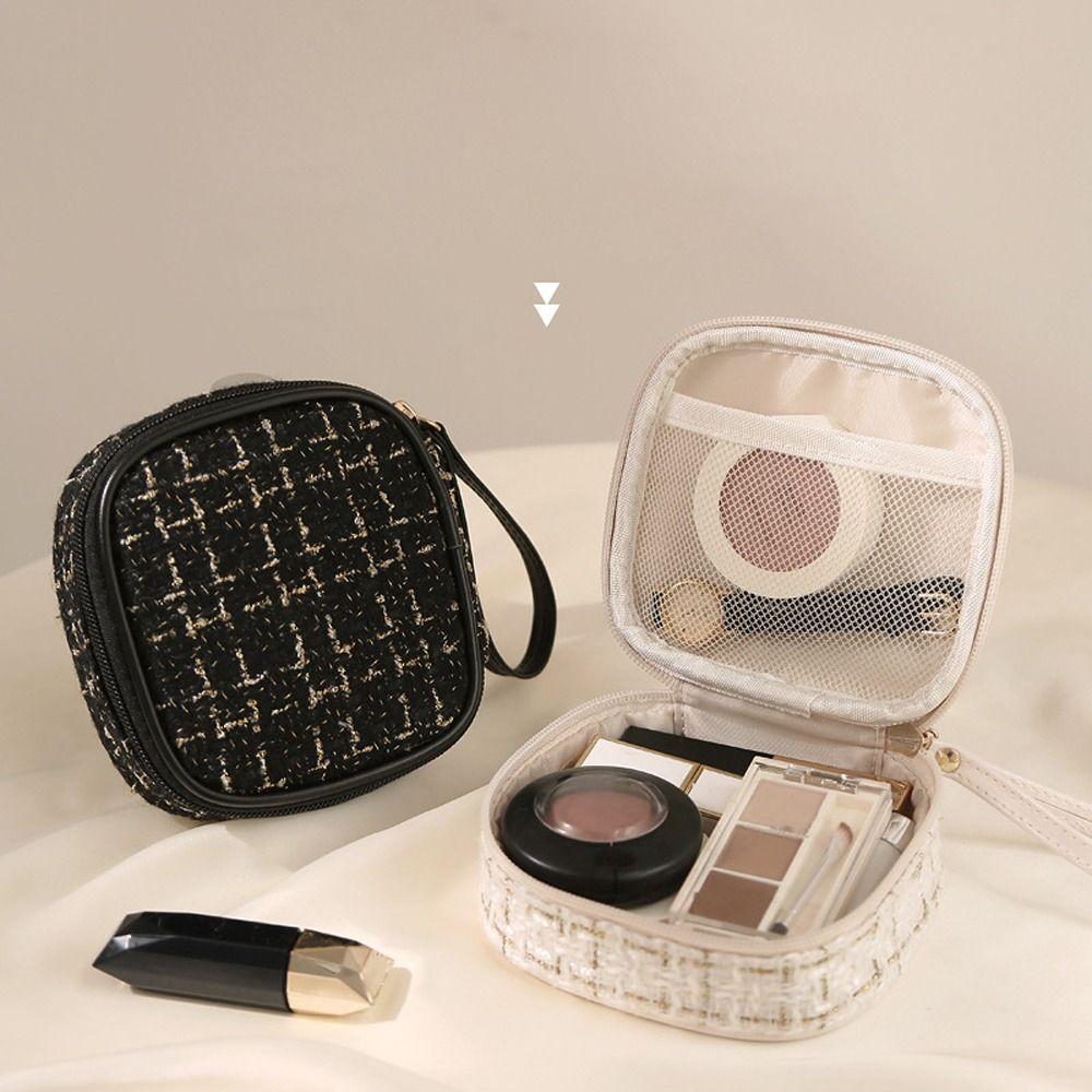 Plaid Lattice Makeup Bag With Lanyard Square Lipstick Bag Sanitary Napkins Storage Bag Femal/Girls
Plaid Lattice Makeup Bag With Lanyard Square Lipstick Bag Sanitary Napkins Storage Bag Femal/Girls