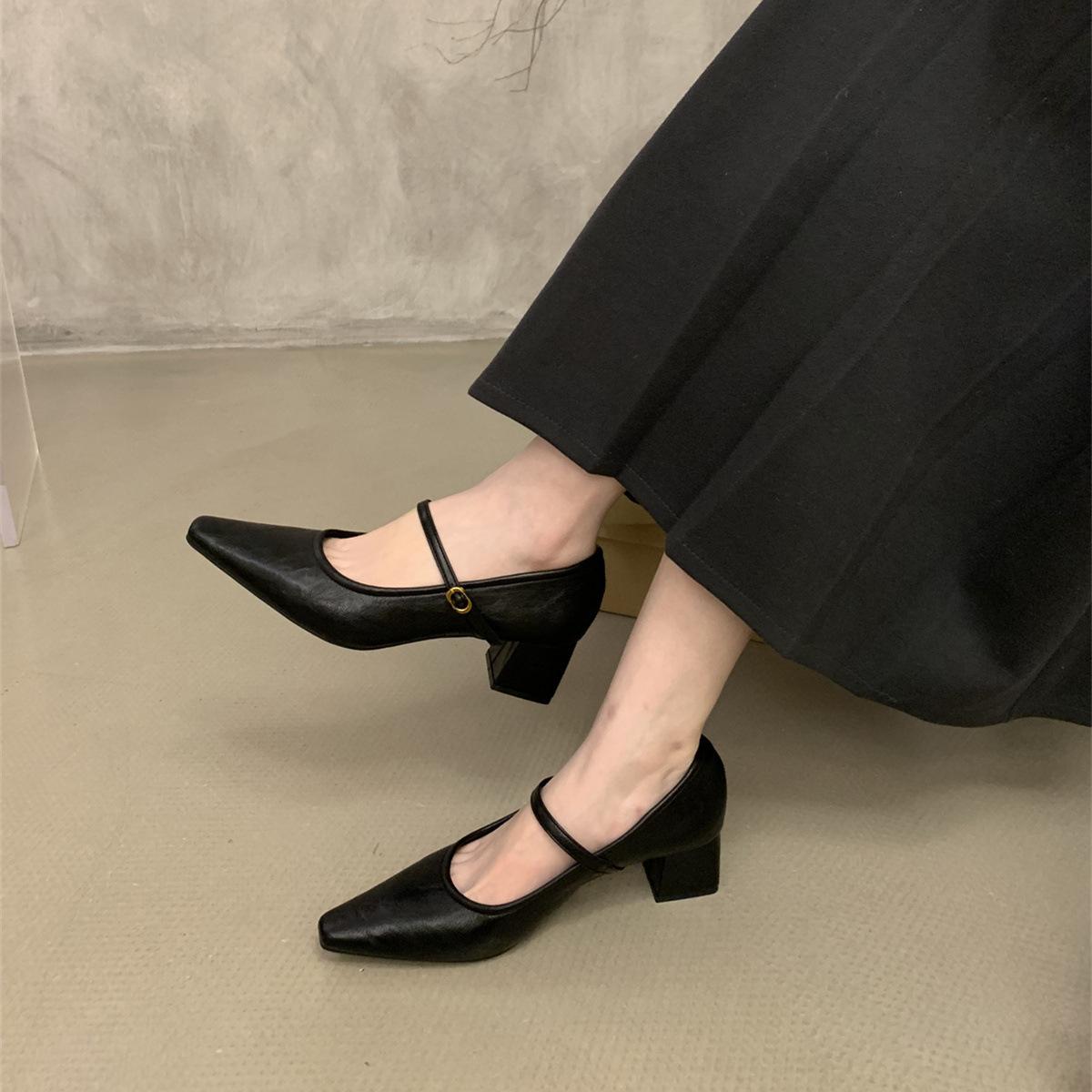 Shallow mouth word with temperament small pointed Mary Jane single shoes women s simple commuter high heels 35 чорний
Shallow mouth word with temperament small pointed Mary Jane single shoes women s simple commuter high heels 35 чорний
