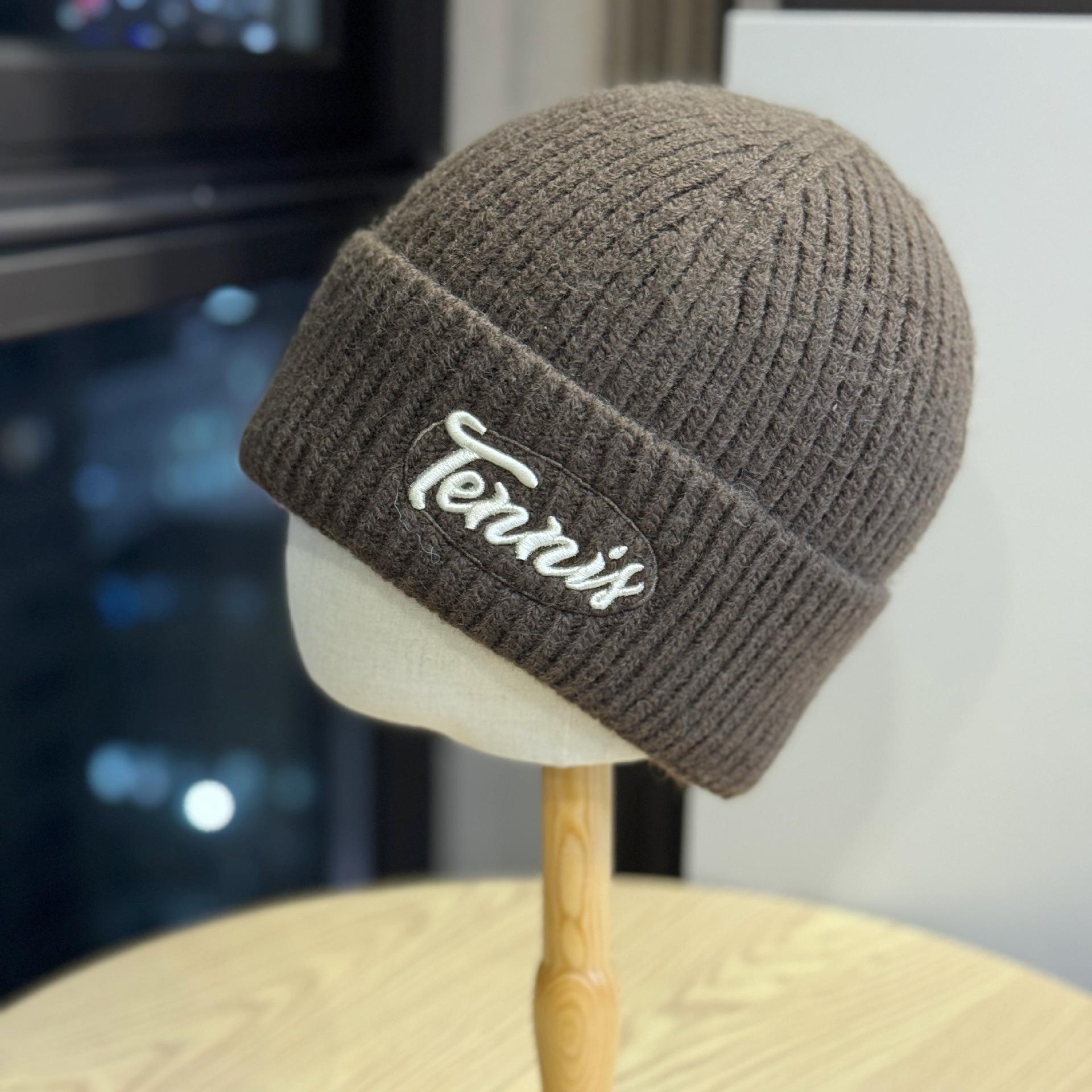 Winter New Style Face showing Small Letters Embroidered Cotton Hat Thickened Warm Knitted Hat Women s Casual All Match Ear Protection Pullover Hat one size
Winter New Style Face showing Small Letters Embroidered Cotton Hat Thickened Warm Knitted Hat Women s Casual All Match Ear Protection Pullover Hat one size