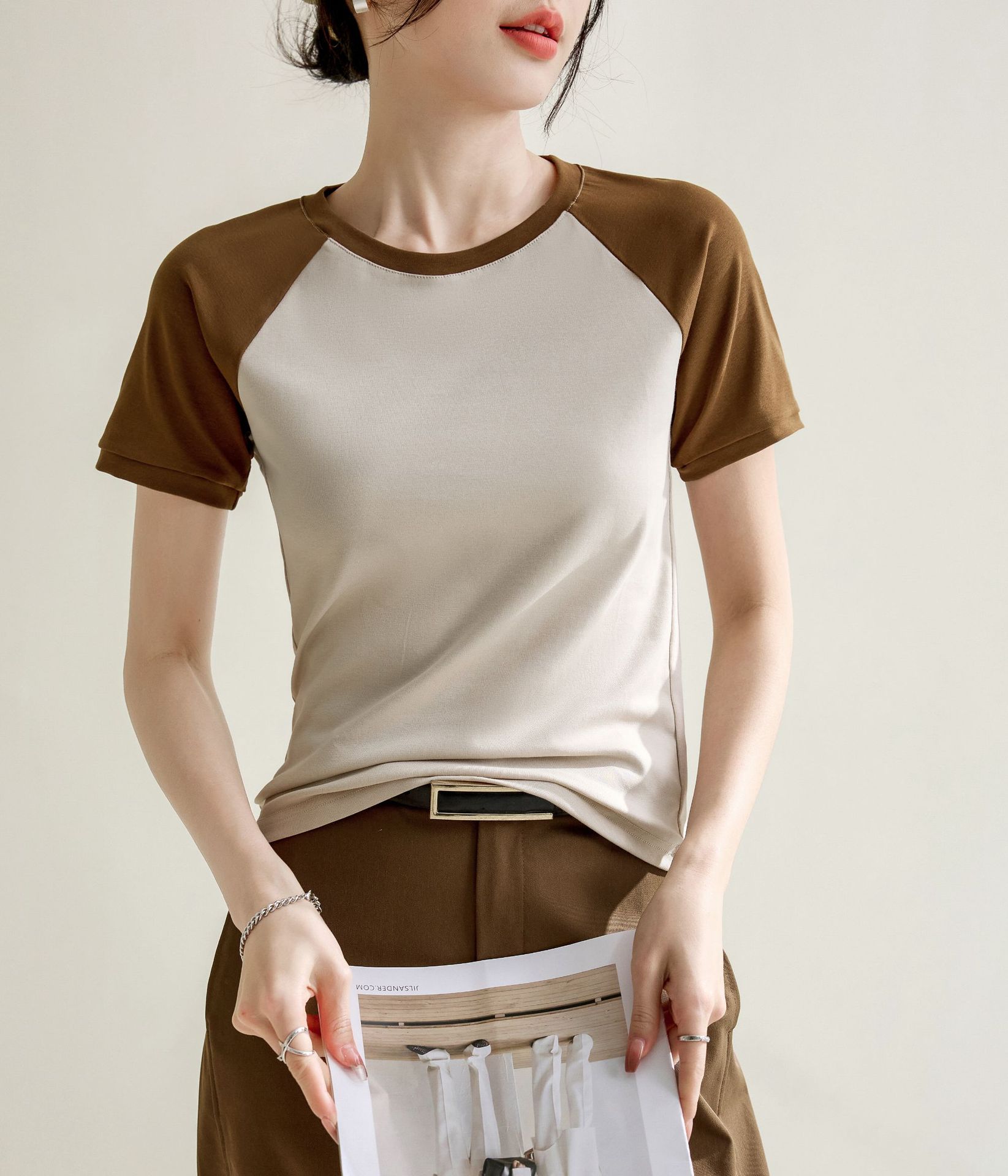 Ледяной хлопок, рукава реглан, контрастного цвета, облегающая футболка с круглым вырезом и короткими рукавами для женщин, весна 2024, новый пуловер в корейском стиле, весна-лето 2024 XXL
Ледяной хлопок, рукава реглан, контрастного цвета, облегающая футболка с круглым вырезом и короткими рукавами для женщин, весна 2024, новый пуловер в корейском стиле, весна-лето 2024 XXL