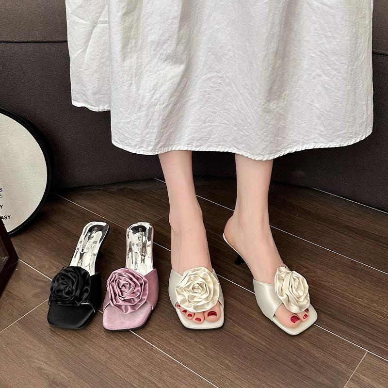 2025 spring and summer new satin rose decoration stiletto high heels open-toed fashionable round head cool slippers women s shoes 35 чёрный
2025 spring and summer new satin rose decoration stiletto high heels open-toed fashionable round head cool slippers women s shoes 35 чёрный