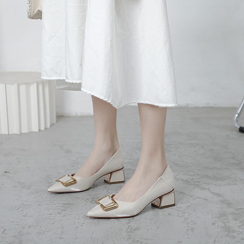 Professional OL pointed head shallow mouth women s shoes Korean version of metal buckle temperament thick heel single shoes fairy fairy style French 34 чёрный
Professional OL pointed head shallow mouth women s shoes Korean version of metal buckle temperament thick heel single shoes fairy fairy style French 34 чёрный