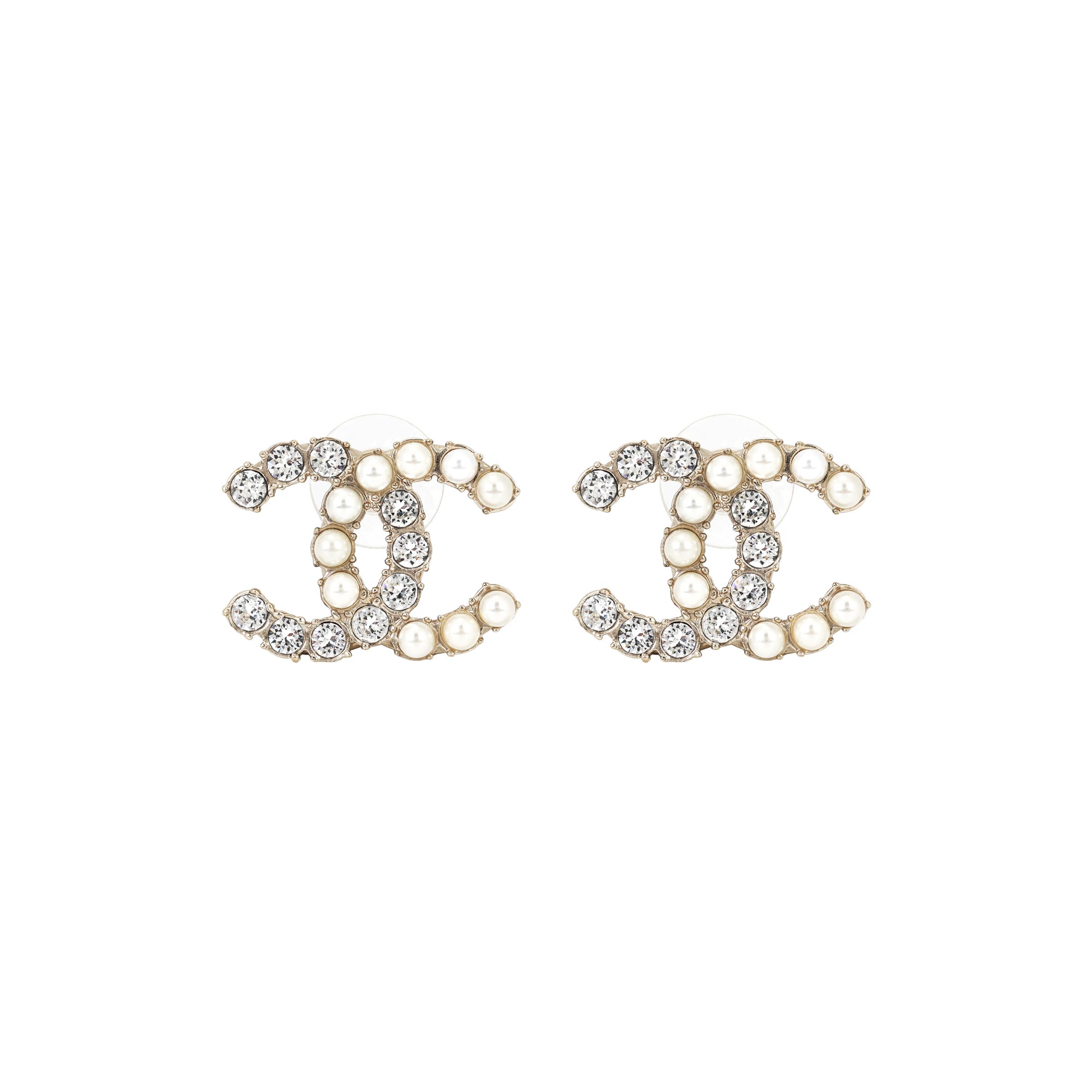 Chanel Pearl Inlaid Double C Earrings Women earrings Gold AB4735-B04007-N8563 Box+Padding Board,Gold
Chanel Pearl Inlaid Double C Earrings Women earrings Gold AB4735-B04007-N8563 Box+Padding Board,Gold