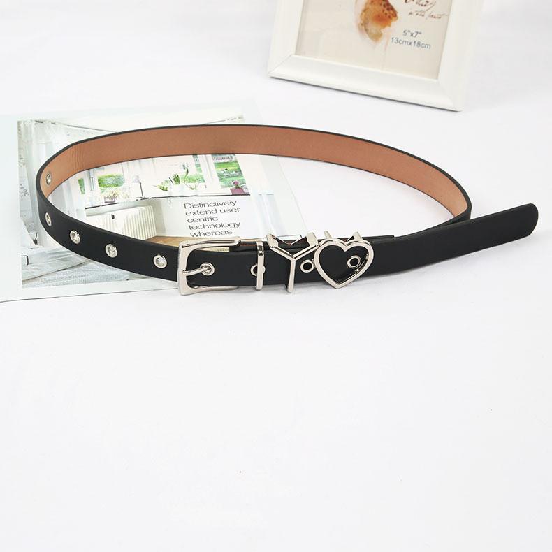 Ремень с металлической пряжкой в форме сердца из букв, застежка-игла, петлицы, металл
Ремень с металлической пряжкой в форме сердца из букв, застежка-игла, петлицы, металл