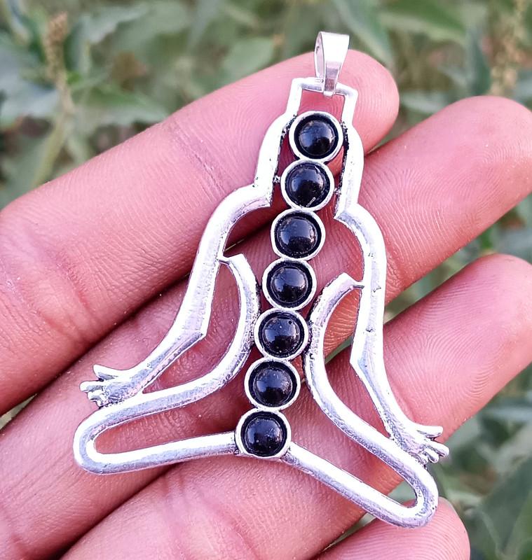 Heal Meditation Black Onyx Gemstone 925 Sterling Silver Plated Yoga 7 Chakra 1 PC Pendant MED-7P19
Heal Meditation Black Onyx Gemstone 925 Sterling Silver Plated Yoga 7 Chakra 1 PC Pendant MED-7P19