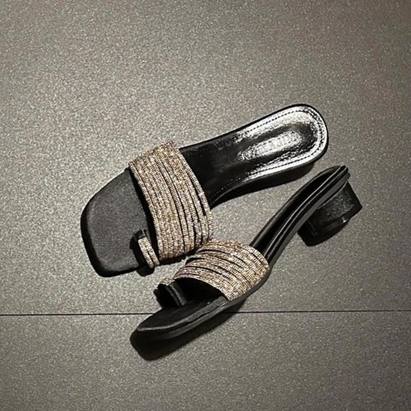 Rhinestone temperament premium versatile square head one-word slippers women s summer 2025 new casual simple retro sandals 40 чорний
Rhinestone temperament premium versatile square head one-word slippers women s summer 2025 new casual simple retro sandals 40 чорний