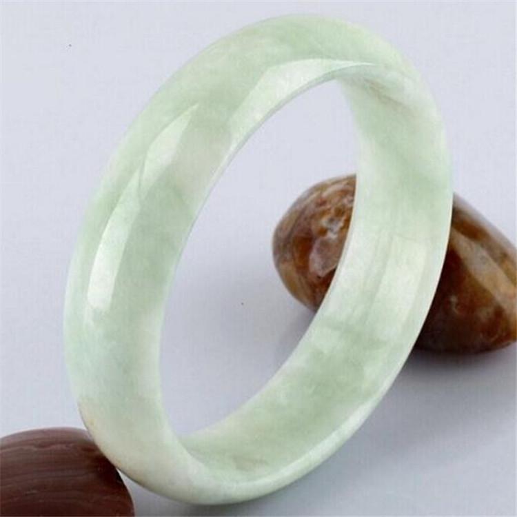 Light Green Jade Bangle Bracelet with Floating Flower Design—Women s Jewelry from Guizhou, Gift Item with Minimal Black Spots. 56-58
Light Green Jade Bangle Bracelet with Floating Flower Design—Women s Jewelry from Guizhou, Gift Item with Minimal Black Spots. 56-58