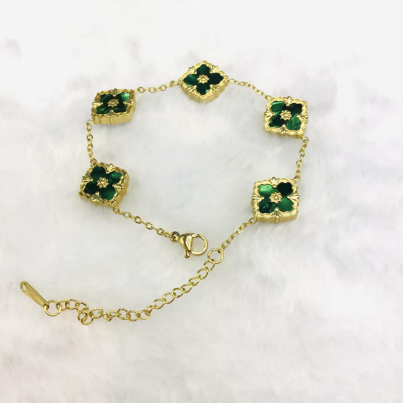 Four-Leaf Clover Bracelet with Double-Sided Mother-of-Pearl, 18K Gold, Italian Design, Auspicious Cloud Pattern, 13mm Bracelet Length 22cm
Four-Leaf Clover Bracelet with Double-Sided Mother-of-Pearl, 18K Gold, Italian Design, Auspicious Cloud Pattern, 13mm Bracelet Length 22cm
