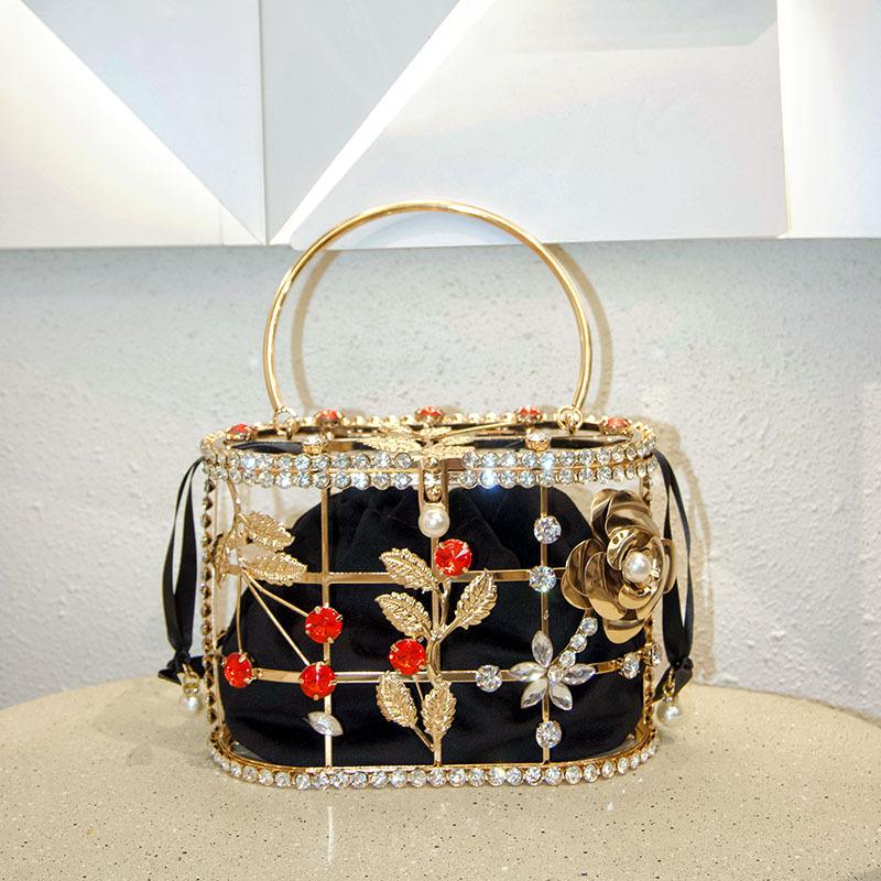 Metal rose bird cage hollow vegetable basket bag, shiny and inflexible, rhinestone-encrusted high-end portable dinner bag чёрный
Metal rose bird cage hollow vegetable basket bag, shiny and inflexible, rhinestone-encrusted high-end portable dinner bag чёрный
