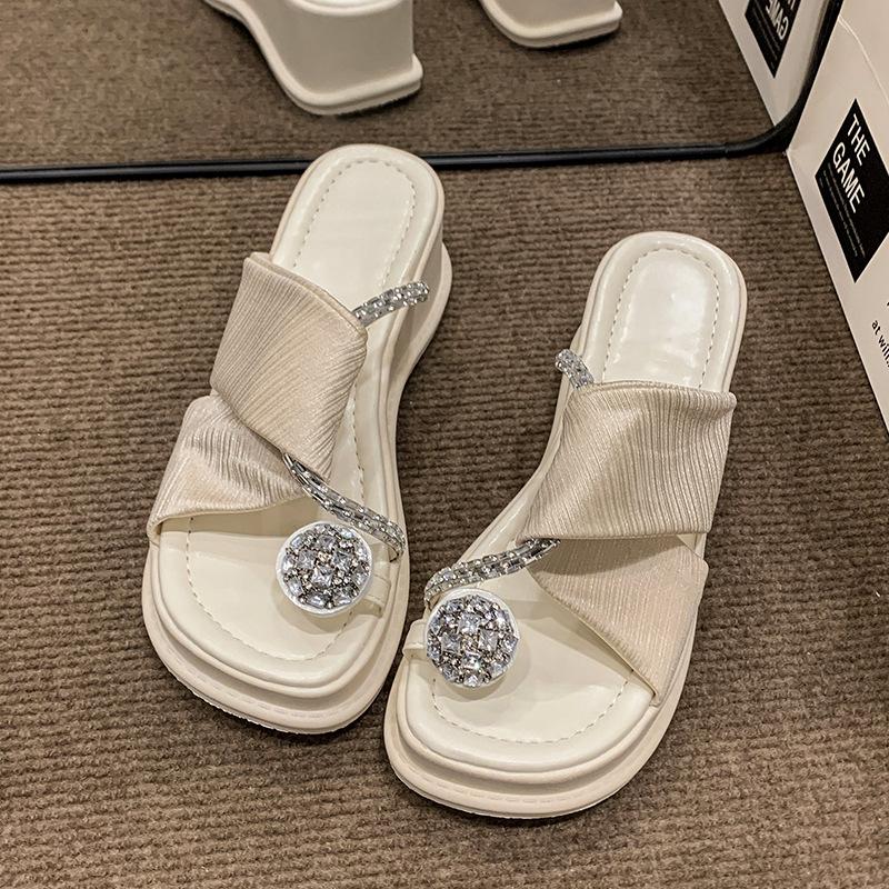 Flower thick-soled cool slippers women s outer wear 2025 new summer lady muffin wedge heel set toe beach shoes 35 бежевый
Flower thick-soled cool slippers women s outer wear 2025 new summer lady muffin wedge heel set toe beach shoes 35 бежевый