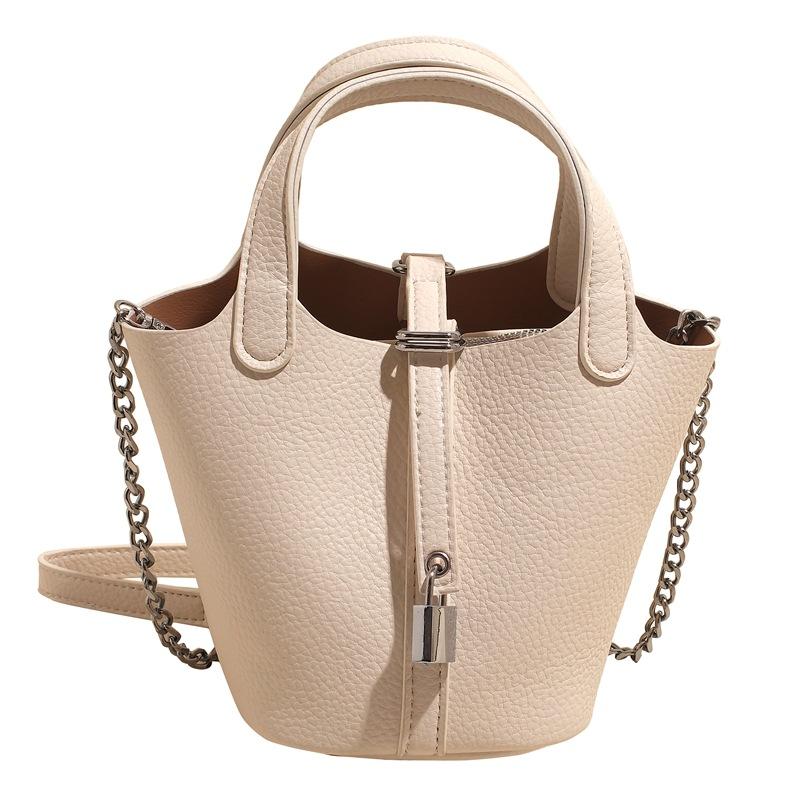Hand Bucket Bag Women s Casual Versatile Commuter Chain Bag New Shoulder Messenger Bag With pendant
Hand Bucket Bag Women s Casual Versatile Commuter Chain Bag New Shoulder Messenger Bag With pendant