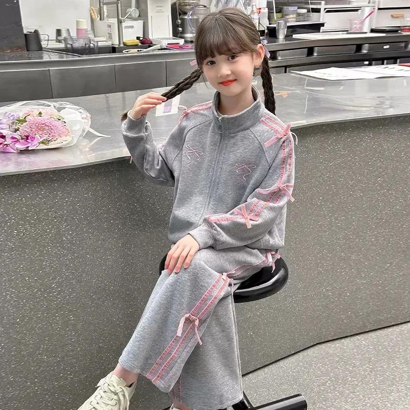 Модный повседневный спортивный костюм-двойка с бантом для девочек, идеально подходит для весны и осени 150 cm серый
Модный повседневный спортивный костюм-двойка с бантом для девочек, идеально подходит для весны и осени 150 cm серый