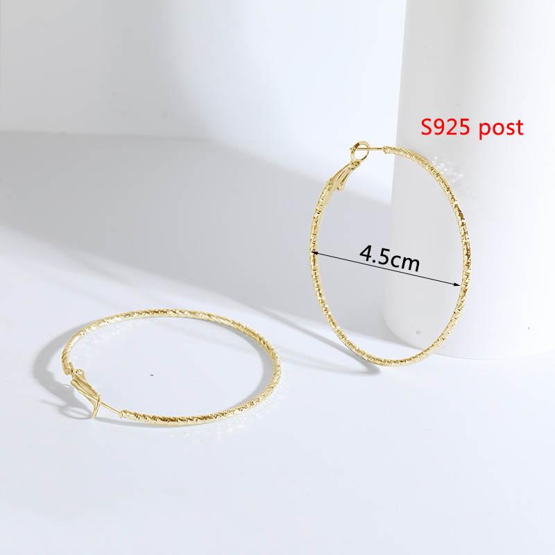 2026 New Trend Women s Hoop Earrings Twisted Gold Color Metal Round Loop Earrings for Girls Punk Fashion Hiphop Style Earrings
2026 New Trend Women s Hoop Earrings Twisted Gold Color Metal Round Loop Earrings for Girls Punk Fashion Hiphop Style Earrings
