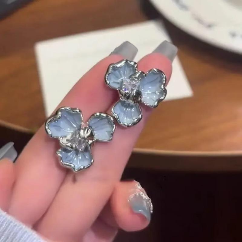 Элегантные серьги с цветком ириса для женщин - Милые, нежные и универсальные
Элегантные серьги с цветком ириса для женщин - Милые, нежные и универсальные