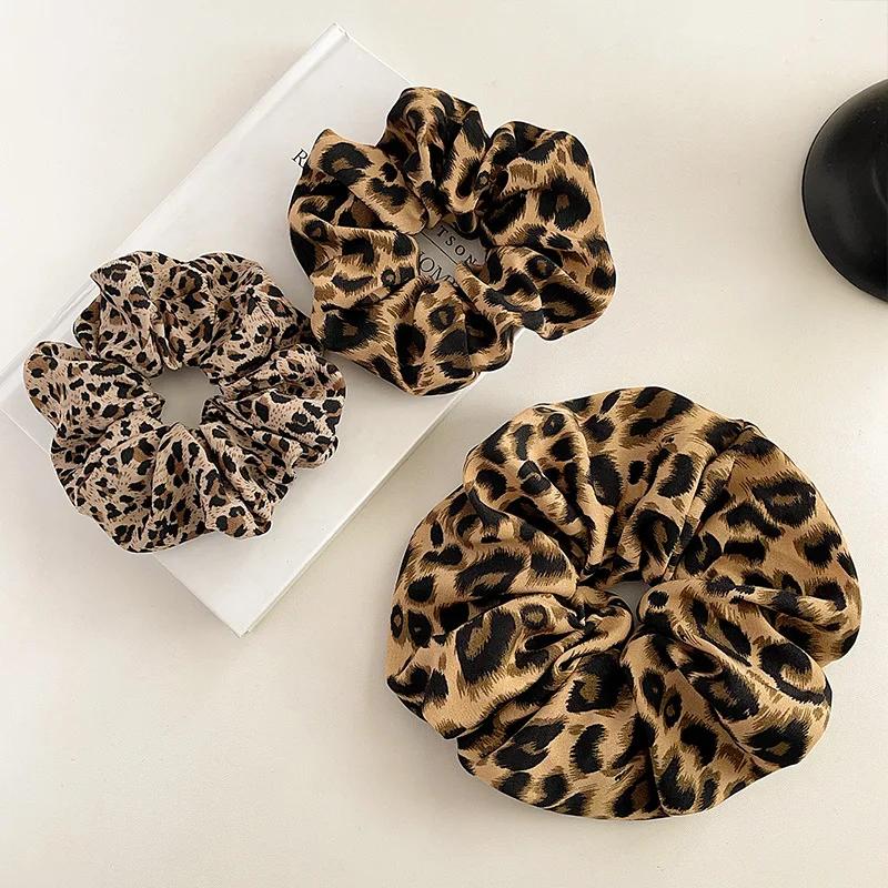 Leopard Print Large Intestine Hair Band New Retro Temperament High Sense Internet Celebrity Fabric High Ponytail Rubber Hai
Leopard Print Large Intestine Hair Band New Retro Temperament High Sense Internet Celebrity Fabric High Ponytail Rubber Hai