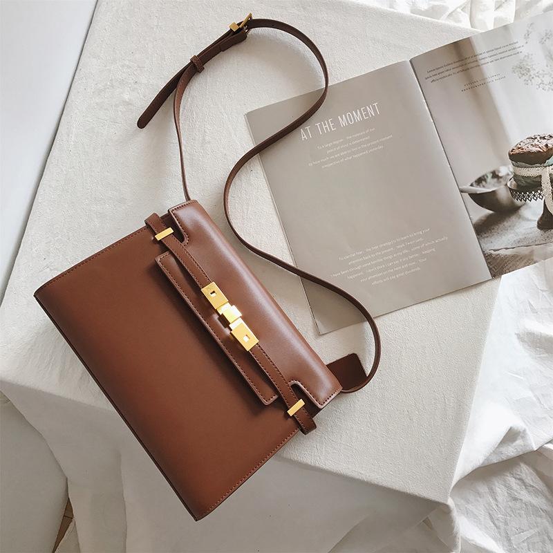 Poplar woods Manhattan genuine leather women s bag 2025 new big-name high-end cowhide portable messenger women s bag 23.5cm
Poplar woods Manhattan genuine leather women s bag 2025 new big-name high-end cowhide portable messenger women s bag 23.5cm