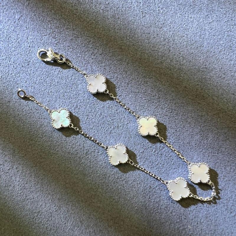 Бутик Мини Браслет Клевер-четырехлистник 9 мм Шесть цветов 18k Мода Инс Мужские и женские браслеты mini Six Flowers Bracelet
Бутик Мини Браслет Клевер-четырехлистник 9 мм Шесть цветов 18k Мода Инс Мужские и женские браслеты mini Six Flowers Bracelet