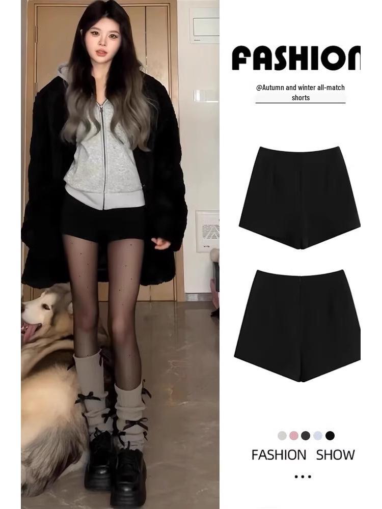 Черные облегающие шорты большого размера для женщин - Осень/Зима 2025 XL (for 61-66 kg)
Черные облегающие шорты большого размера для женщин - Осень/Зима 2025 XL (for 61-66 kg)