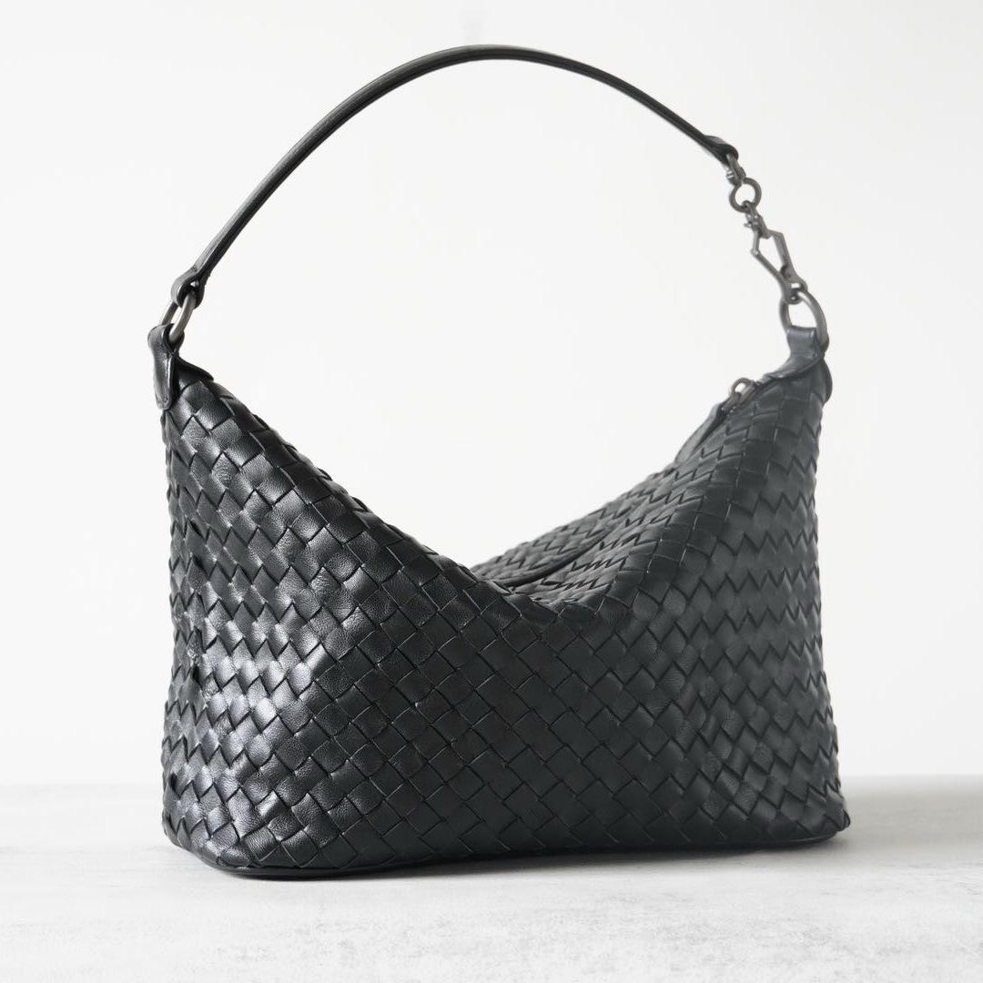 2025 New Sheepskin Woven Lunch Box Bag One Shoulder Underarm Dumpling Bag One Shoulder Crossbody Handbag Minimalist Hobo Bag 25x16x11cm
2025 New Sheepskin Woven Lunch Box Bag One Shoulder Underarm Dumpling Bag One Shoulder Crossbody Handbag Minimalist Hobo Bag 25x16x11cm