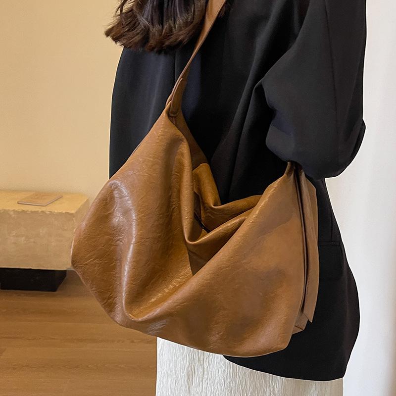 Large capacity bag women s autumn versatile new fashion shoulder messenger bag texture pillow tote bag чёрный
Large capacity bag women s autumn versatile new fashion shoulder messenger bag texture pillow tote bag чёрный