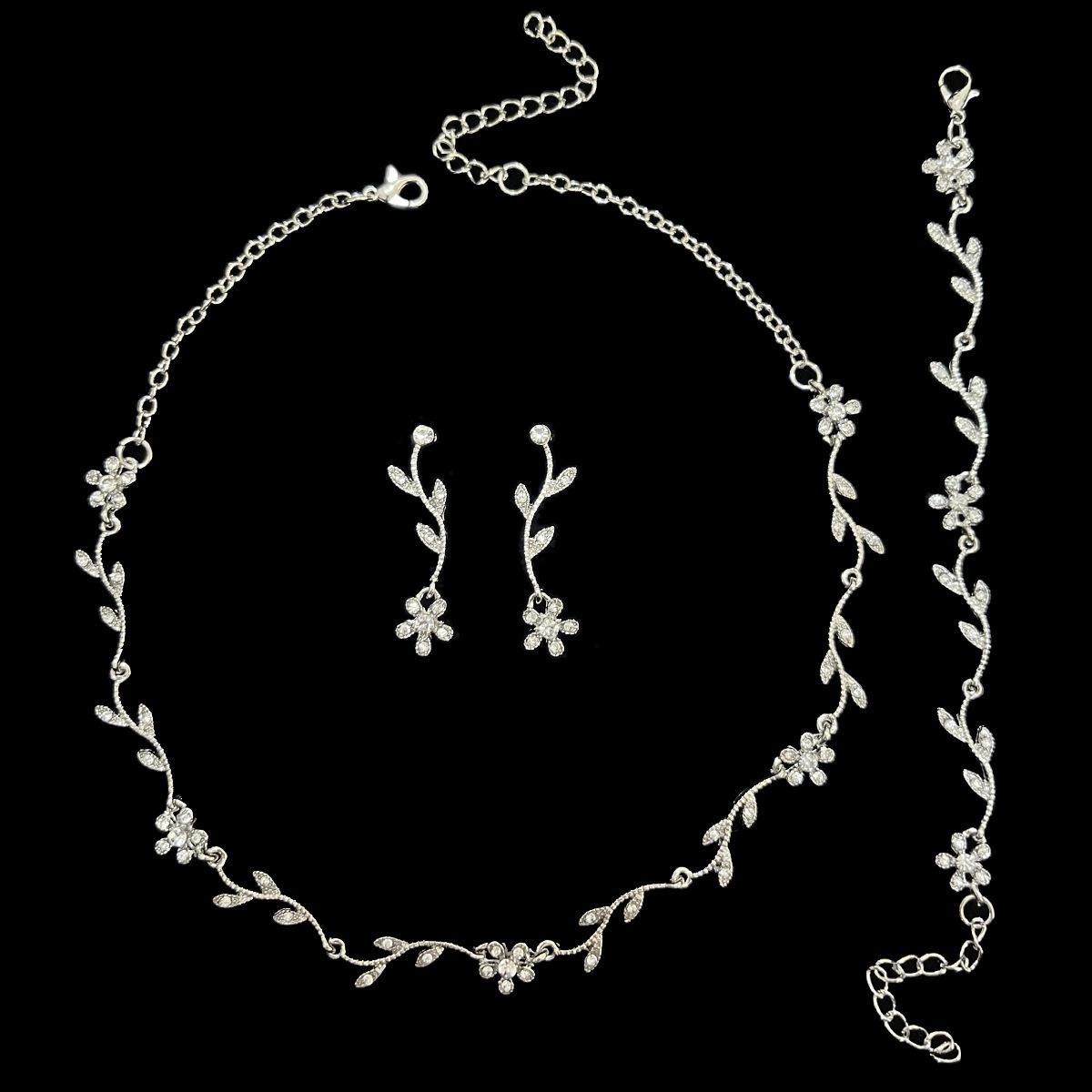 Exquisite Fashion Diamond Leaf Necklace Earrings Bracelet Three-piece Bridal Suit Women s Jewelry
Exquisite Fashion Diamond Leaf Necklace Earrings Bracelet Three-piece Bridal Suit Women s Jewelry
