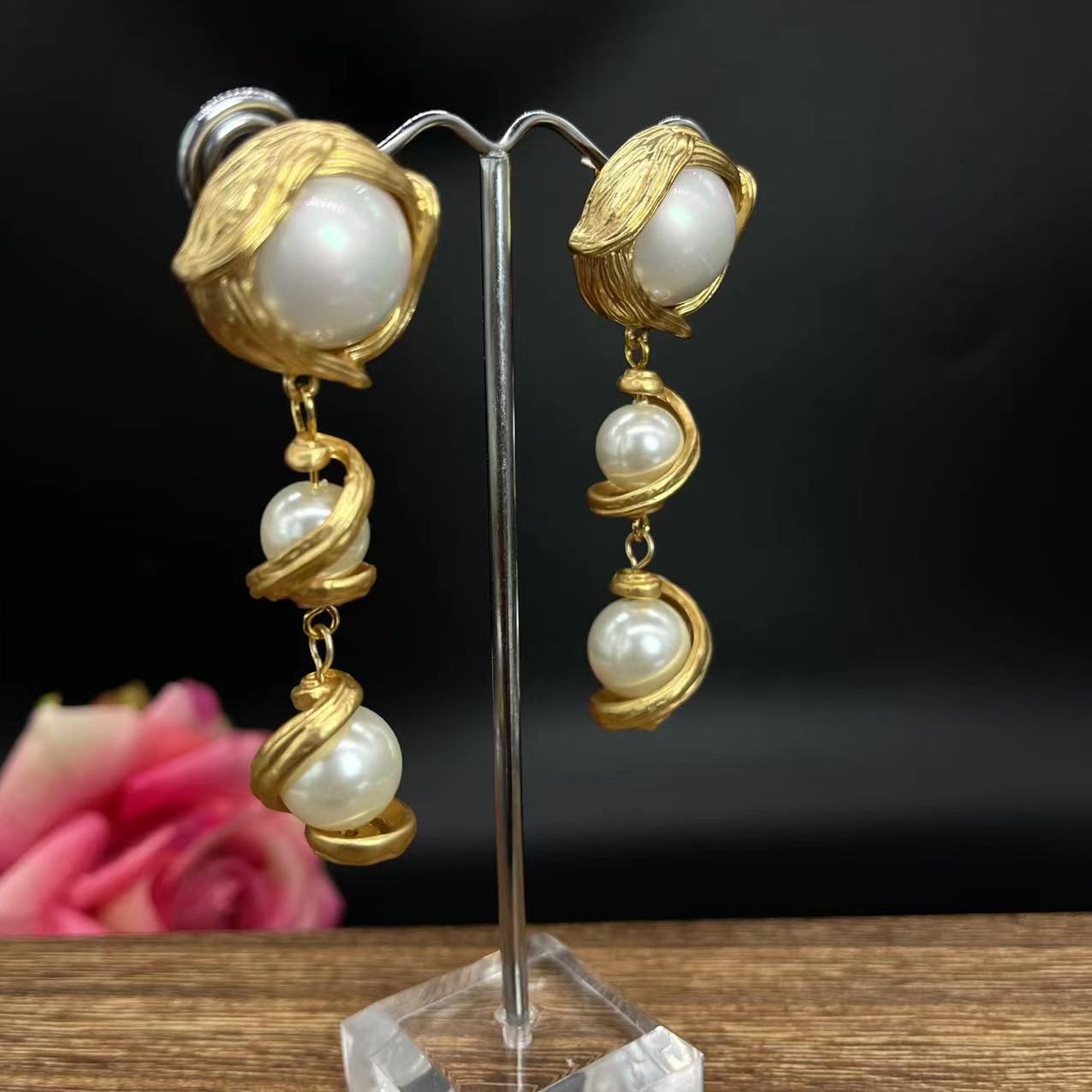 Vintage Earrings With Markings Light Luxury High-end Feel Heavy Gold-plated Pearl Temperament белый
Vintage Earrings With Markings Light Luxury High-end Feel Heavy Gold-plated Pearl Temperament белый