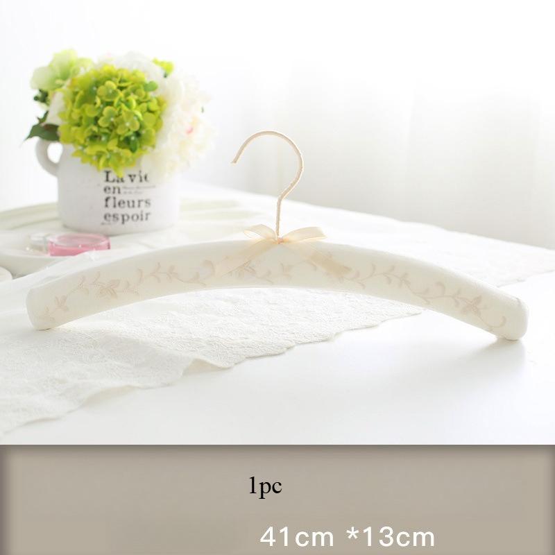 Wrapped Cloth Cotton Hanger Fabric Non-slip and Non-marking Soft Sponge Clothes Support Clothes Hanger for Home Clothing Store
Wrapped Cloth Cotton Hanger Fabric Non-slip and Non-marking Soft Sponge Clothes Support Clothes Hanger for Home Clothing Store