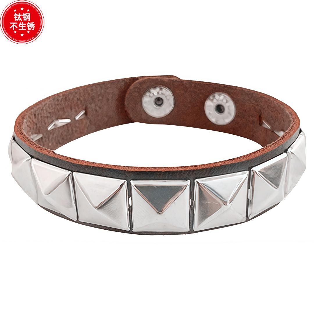 PU Leather Titanium Steel Stainless Steel European and American Punk Street Shot Square Rivet Bracelet Couple Bracelet Bracelet
PU Leather Titanium Steel Stainless Steel European and American Punk Street Shot Square Rivet Bracelet Couple Bracelet Bracelet