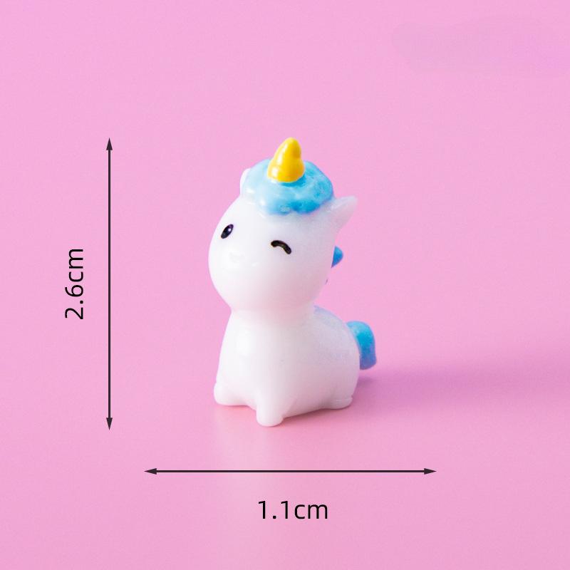 Милые мультяшные единороги в микроландшафтах, креативные настольные украшения для дома, украшения для автомобиля, изделия ручной работы из смолы и маленькие украшения Blinking unicorn
Милые мультяшные единороги в микроландшафтах, креативные настольные украшения для дома, украшения для автомобиля, изделия ручной работы из смолы и маленькие украшения Blinking unicorn