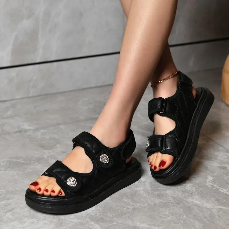Мода 2024 года, летние женские спортивные сандалии, римские туфли на толстой подошве, повседневные, с круглым носком, удобные женские нескользящие сандалии на плоской подошве 41 чёрный
Мода 2024 года, летние женские спортивные сандалии, римские туфли на толстой подошве, повседневные, с круглым носком, удобные женские нескользящие сандалии на плоской подошве 41 чёрный