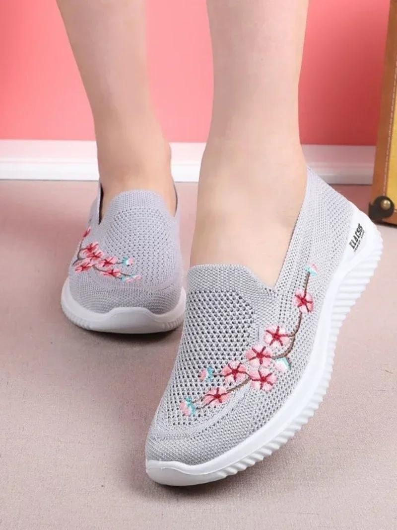 Fashion Fashion embroidered shoes lightweight soft soled middle-aged mother sports shoes non-slip breathable fabric vulcanized shoes 36(23cm) сірий колір
Fashion Fashion embroidered shoes lightweight soft soled middle-aged mother sports shoes non-slip breathable fabric vulcanized shoes 36(23cm) сірий колір