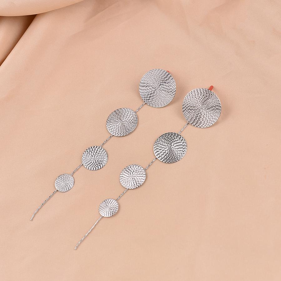 Temperament Fashion Metal Hammering Pattern Geometric Circular Long Tassel Creative Spliced Stud Earrings for Women Jewelry Gift срібний
Temperament Fashion Metal Hammering Pattern Geometric Circular Long Tassel Creative Spliced Stud Earrings for Women Jewelry Gift срібний