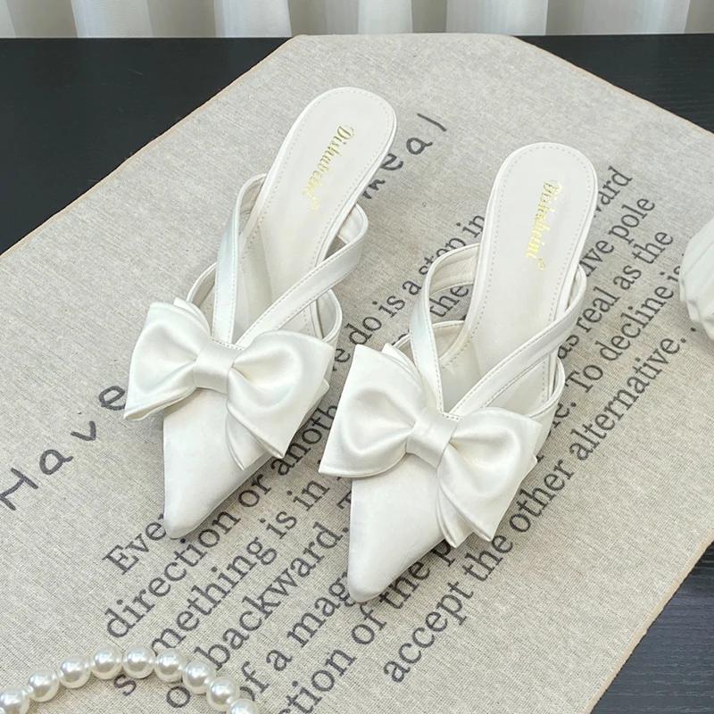 Туфли на каблуке с бантом, женские сандалии с острым носком, элегантные туфли-мюли, летние туфли-лодочки для вечеринок 2025 года, шлепанцы, платье, сандалии для женщин 35 белый
Туфли на каблуке с бантом, женские сандалии с острым носком, элегантные туфли-мюли, летние туфли-лодочки для вечеринок 2025 года, шлепанцы, платье, сандалии для женщин 35 белый