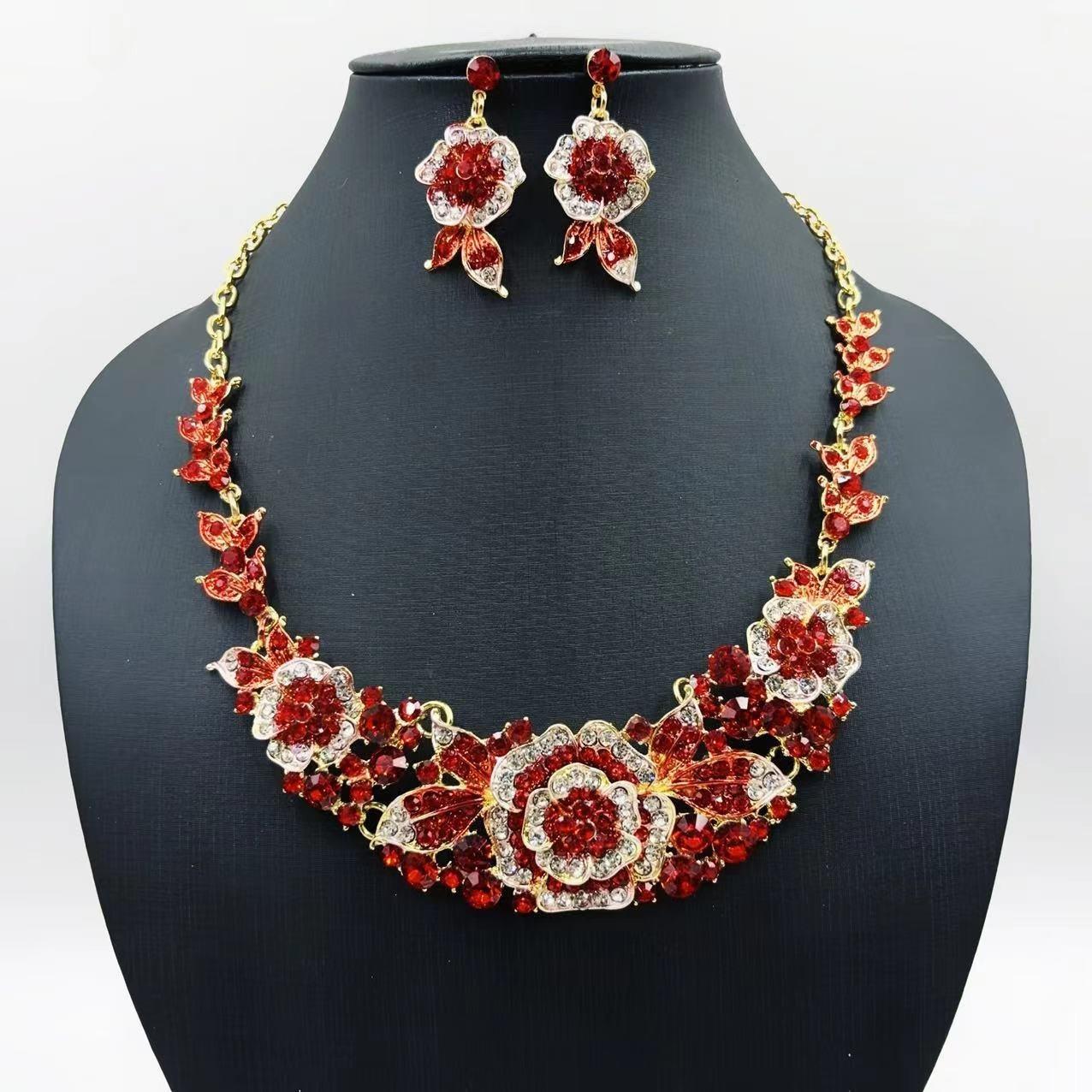 Exaggerated Flower Necklace Earring Set Sparkling Water Stone Set Alloy Necklace Women s Bridal Wedding Party Jewelry Set красный
Exaggerated Flower Necklace Earring Set Sparkling Water Stone Set Alloy Necklace Women s Bridal Wedding Party Jewelry Set красный