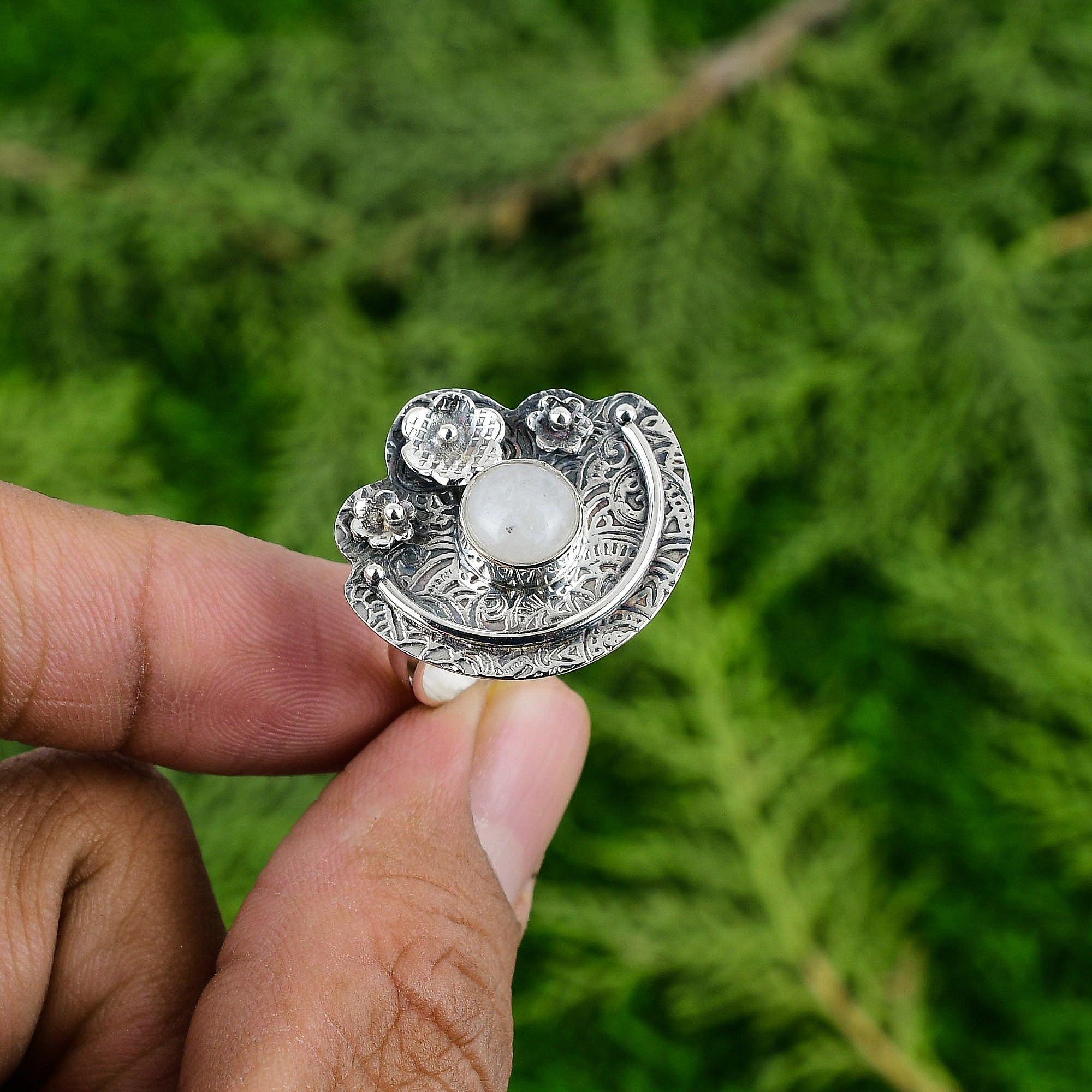 Кольцо-солитер с натуральным радужным лунным камнем в виде цветка, регулируемое, серебро 925 пробы Adjustable
Кольцо-солитер с натуральным радужным лунным камнем в виде цветка, регулируемое, серебро 925 пробы Adjustable