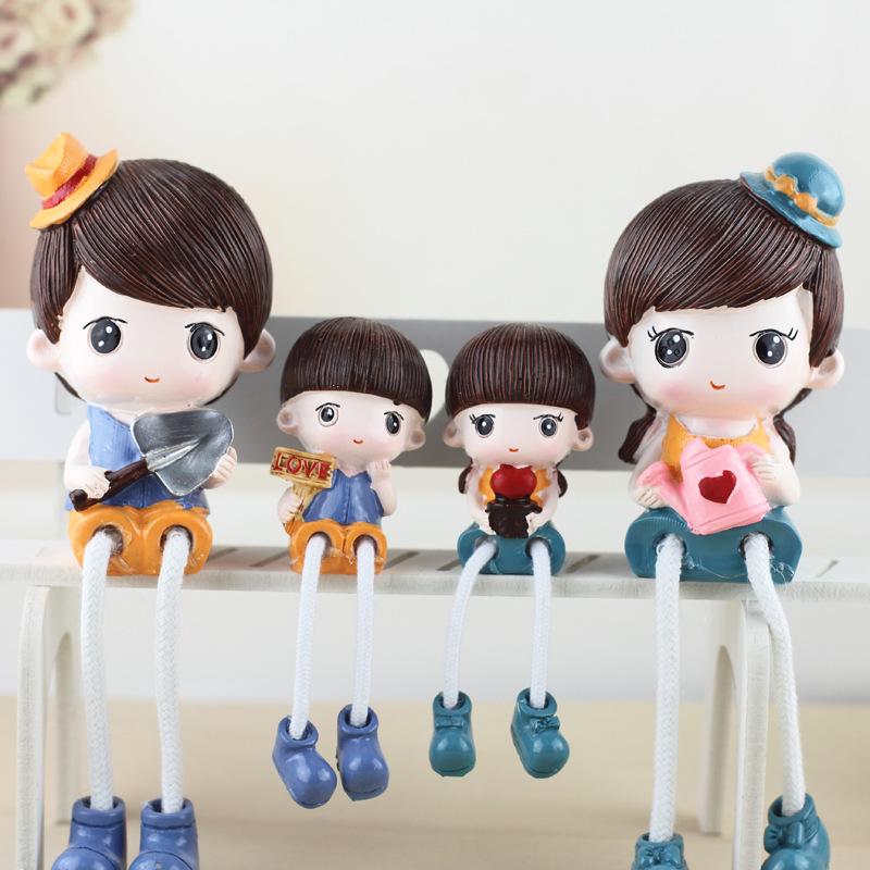 Креативні мультяшні прикраси у вигляді сім ї з чотирьох смоляних ляльок з ногами, що звисають, для прикраси дому чи автомобіля
Креативні мультяшні прикраси у вигляді сім ї з чотирьох смоляних ляльок з ногами, що звисають, для прикраси дому чи автомобіля