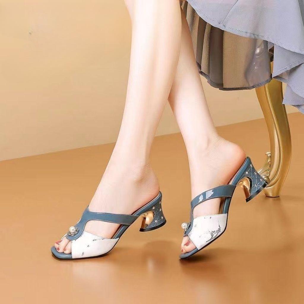 Summer Women s Slippers with New Fish Mouth Design and Comfortable Chunky Heel Sandals 34
Summer Women s Slippers with New Fish Mouth Design and Comfortable Chunky Heel Sandals 34