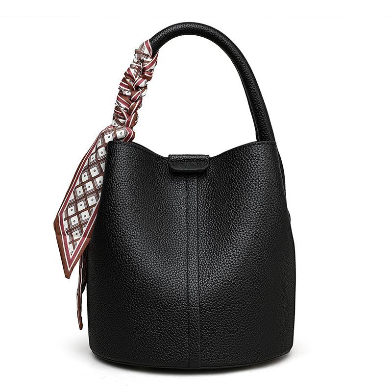 Niche bucket bag large capacity messenger bag new atmospheric women s bag fashion portable shoulder bag versatile portable shoulder чорний
Niche bucket bag large capacity messenger bag new atmospheric women s bag fashion portable shoulder bag versatile portable shoulder чорний