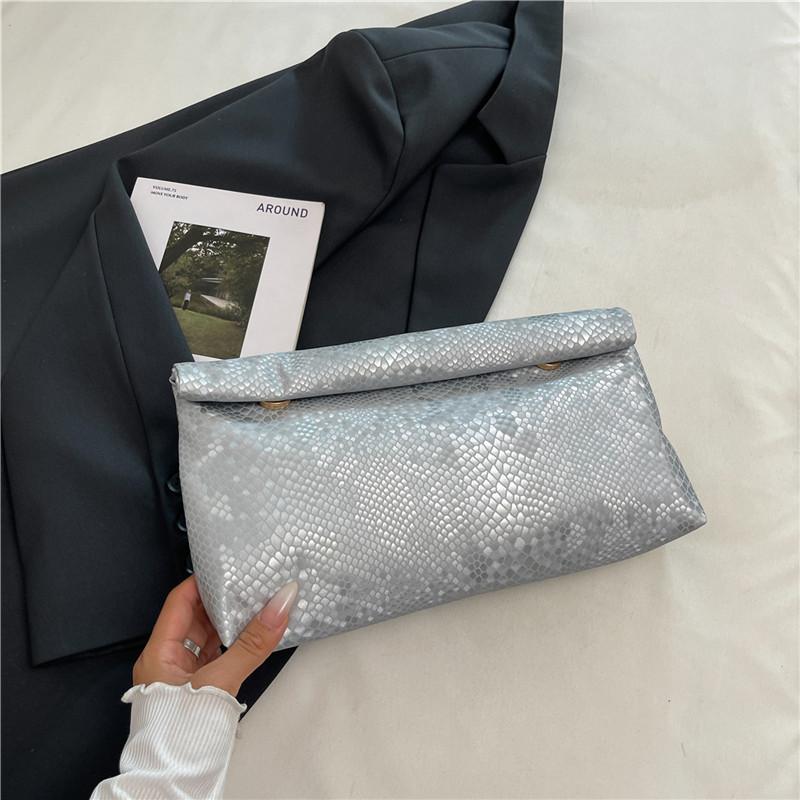 Trendy model, new model in autumn 2025, high-value matte texture envelope bag, fashionable temperament, elegant clutch bag, women срібний
Trendy model, new model in autumn 2025, high-value matte texture envelope bag, fashionable temperament, elegant clutch bag, women срібний