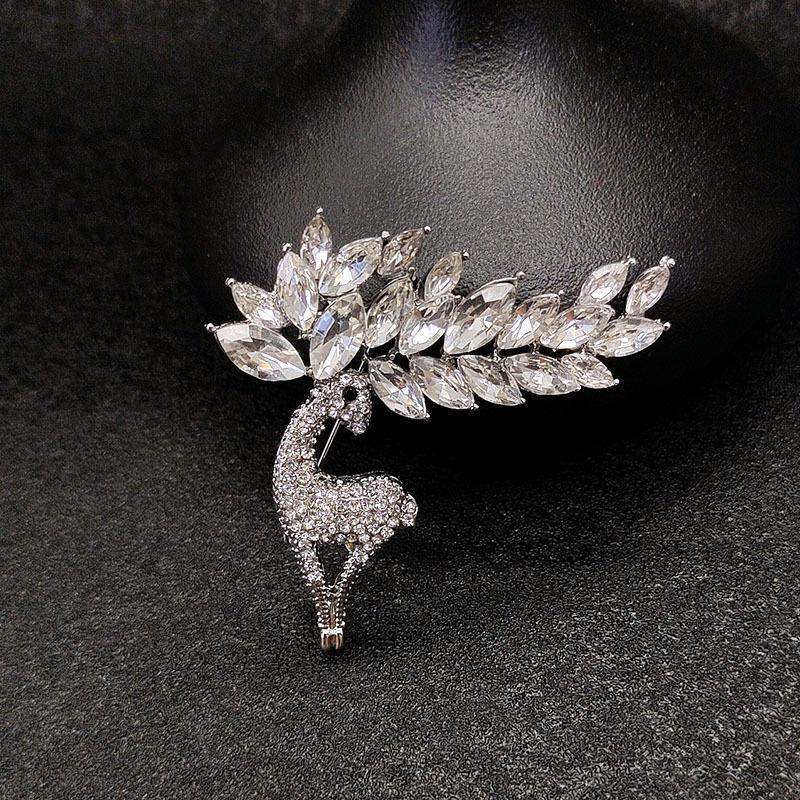 Элегантная брошь в виде цветка с жемчугом: Роскошная женская брошь и зажим для украшений для аксессуаров для одежды
Элегантная брошь в виде цветка с жемчугом: Роскошная женская брошь и зажим для украшений для аксессуаров для одежды