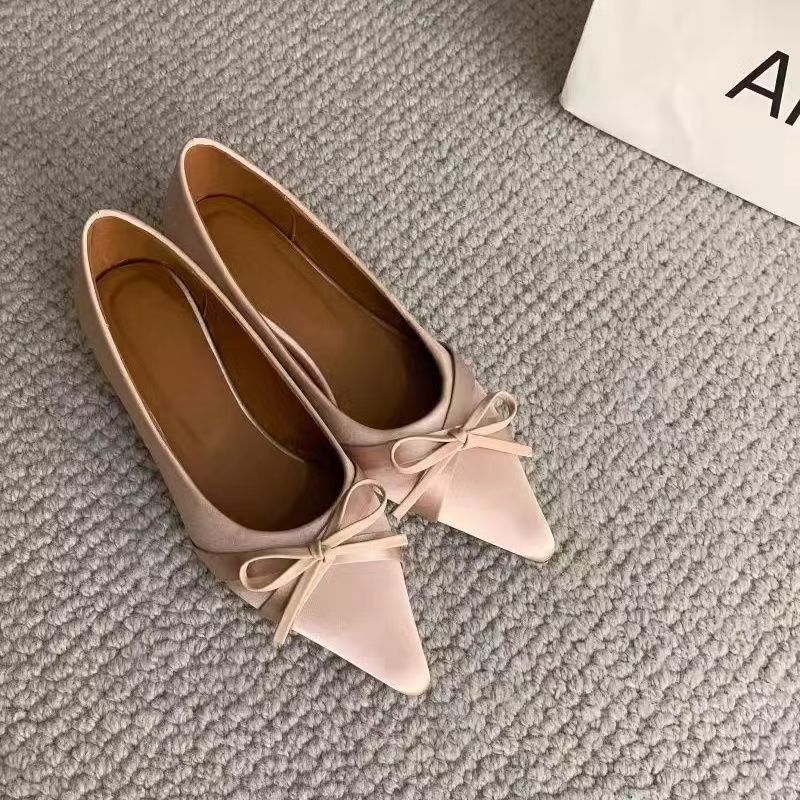 2025 super soft new French fashion school pointed head bow shallow mouth single shoes women commuter ladyshoes temperament shoes women 40
2025 super soft new French fashion school pointed head bow shallow mouth single shoes women commuter ladyshoes temperament shoes women 40