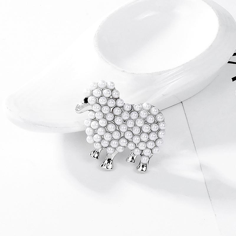 Creative Niche Pearl Sheep Brooch Simple Everything Cardigan Coat Anti-Slip Animal Lamb Brooch Pin
Creative Niche Pearl Sheep Brooch Simple Everything Cardigan Coat Anti-Slip Animal Lamb Brooch Pin